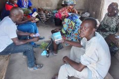 1_Volunteer-visits-kabaret