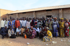 Poto-de-Famille-des-etudiants-apres-lan-formation-Kelo