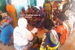 Seance-en-petit-groupes-de-priere-Koumra